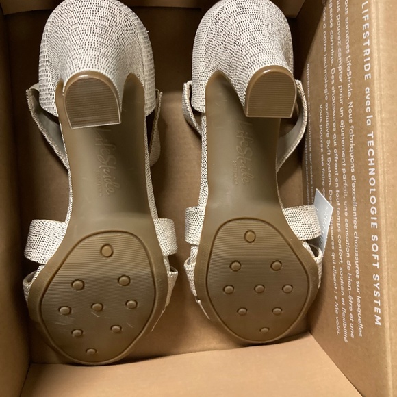 Life stride heels size 6 - Picture 2 of 3